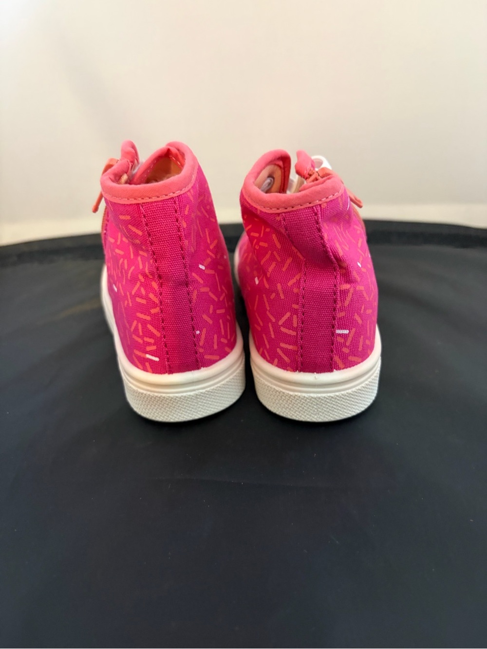 Oomphies Pink High-Top Toddler Sneakers with All-Over Sprinkle Pattern Size 8 - Picture 2 of 3